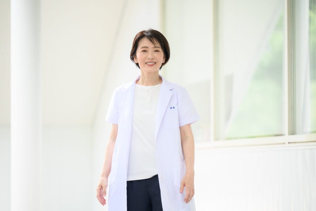 白衣を着た国末けいこさん