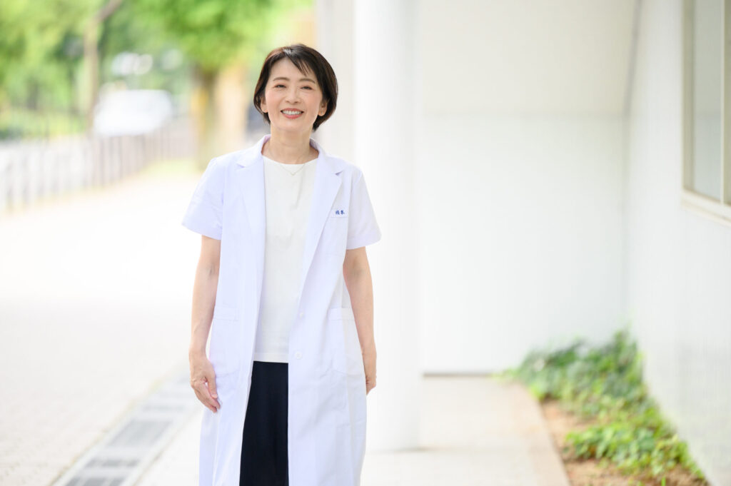 白衣を着た国末けいこさん